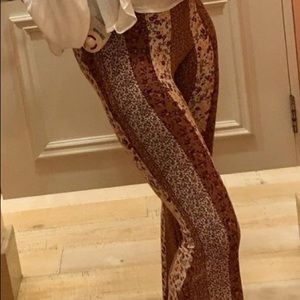 Floral printed leggings.